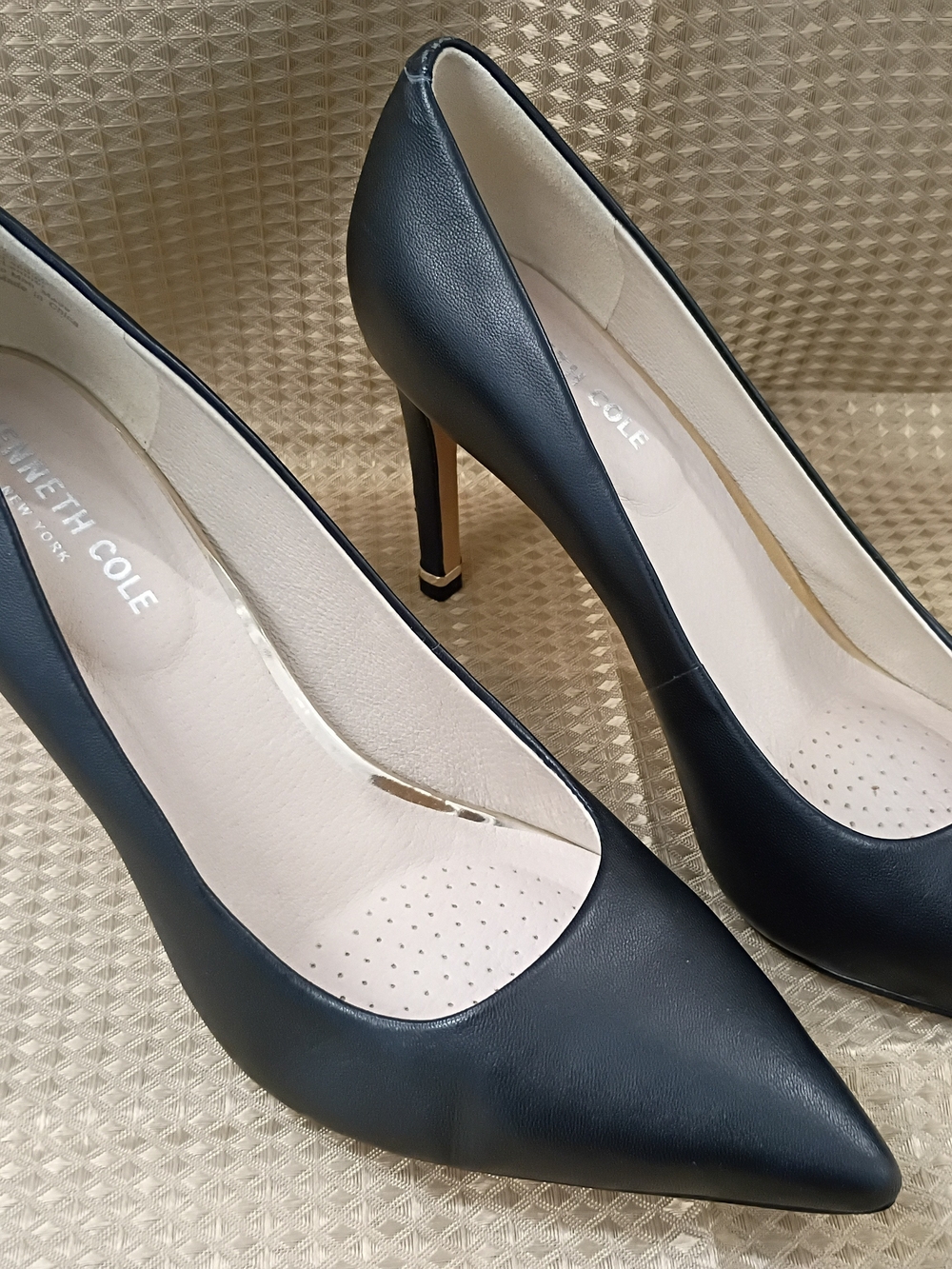 Kenneth Cole Riley Black Pointed Toe High Heels